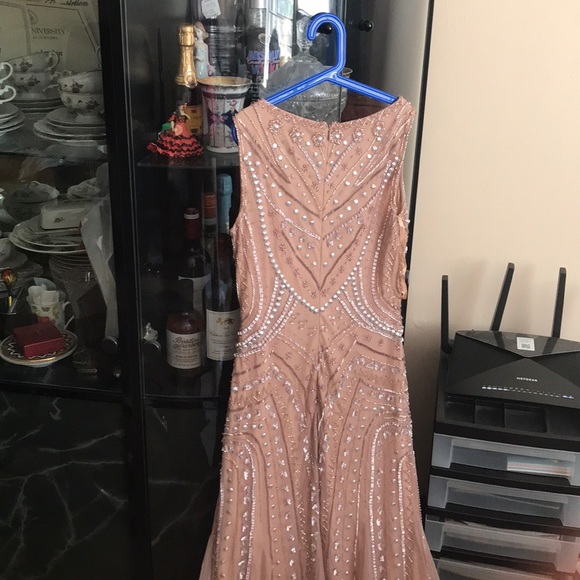 Gown - Picture 4 of 5